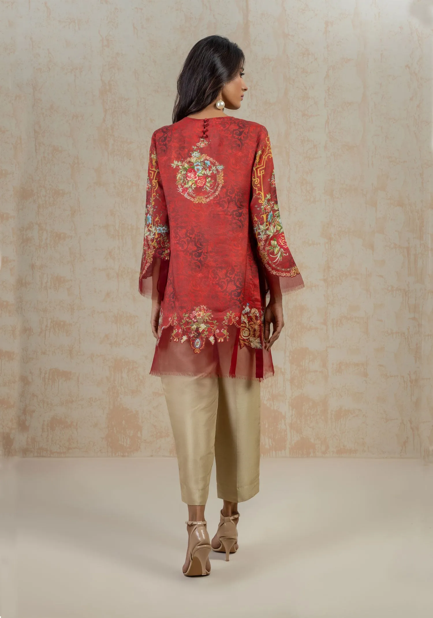 Timeless Silhouette Boasts Straight Cut